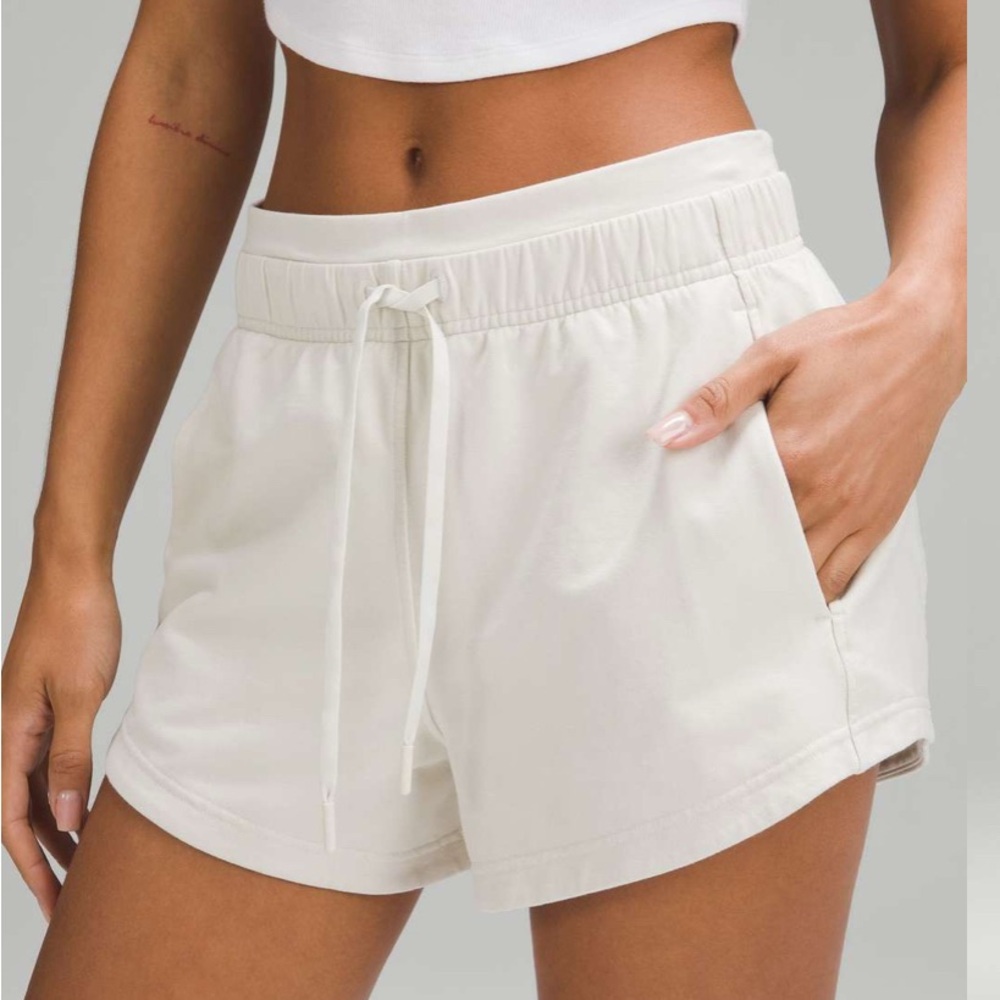 Inner Glow High-Rise Short 3" - Bone Sz 6
